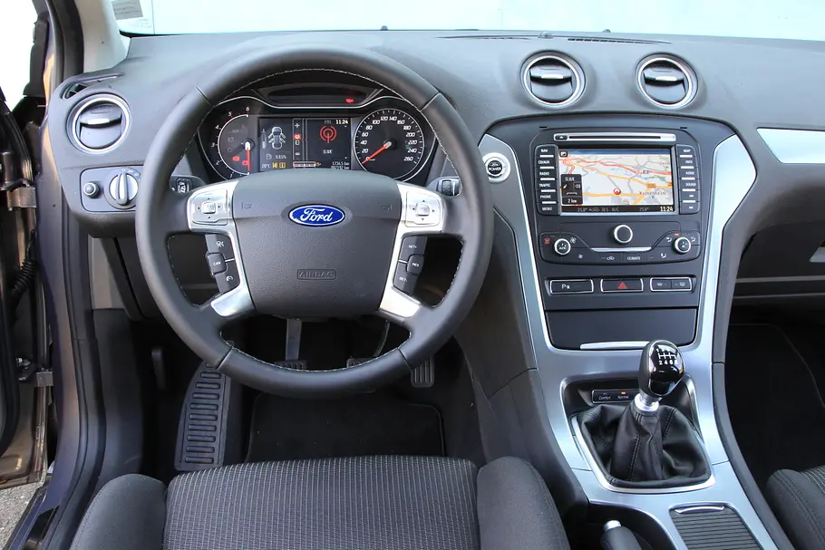 Bilder Ford Mondeo 2.2 TDCi 2013 Vergleichstest Cockpit