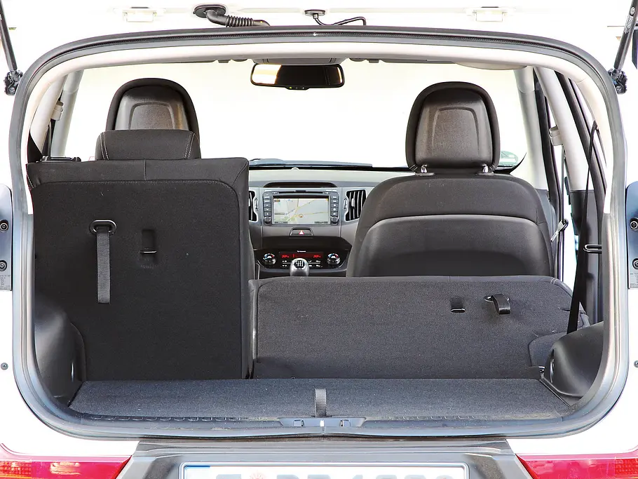 Bilder Kia Sportage 2.0 CRDi AWD Kofferraum Ladevolumen