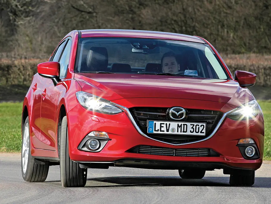 Bilder Mazda 3 Skyactiv-D 150 Kompaktklasse-Vergleich Kurvenfahrt