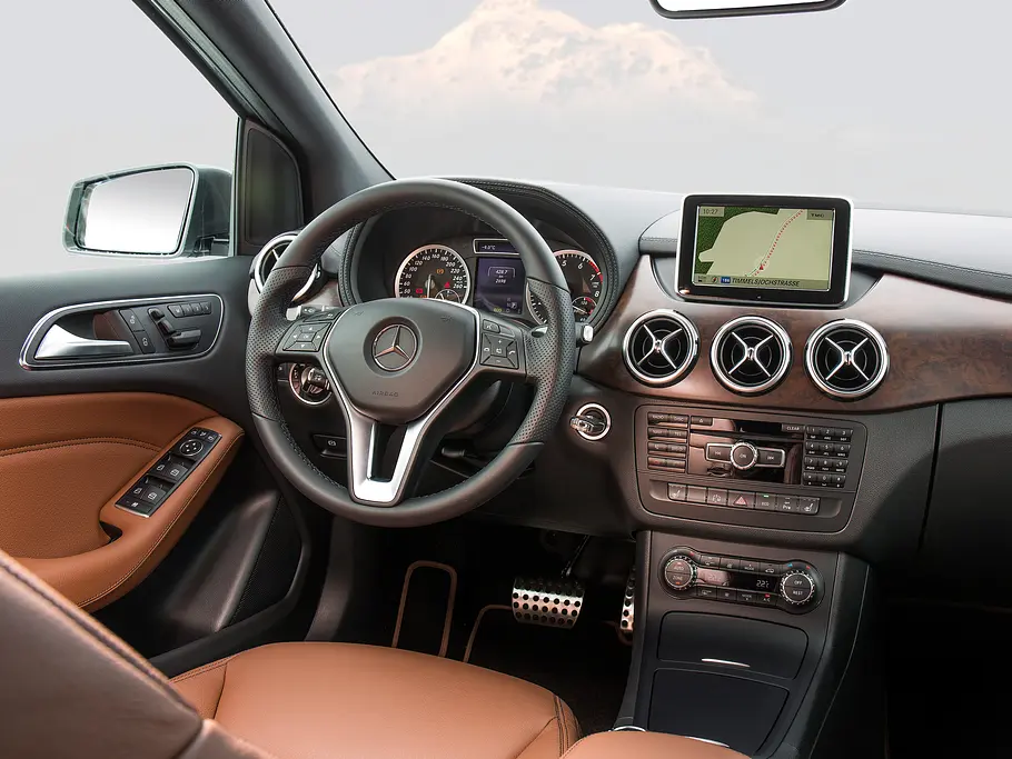 Mercedes B-Klasse 4MATIC Bilder Mercedes B-Klasse 4MATIC Kompaktklasse Allrad Cockpit