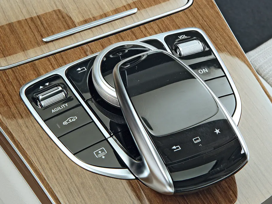 Bilder Mercedes C-Klasse Exklusiv Limousinen-Vergleich Touchpad