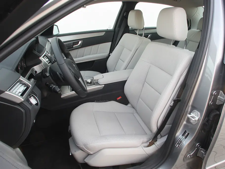 Bilder Mercedes E 300 BlueTEC HYBRID Einzeltest Vordersitze