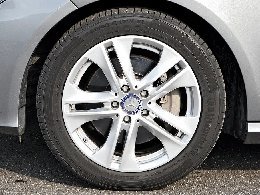 Bilder Mercedes E 300 BlueTEC HYBRID Einzeltest Negativ: Bremsen