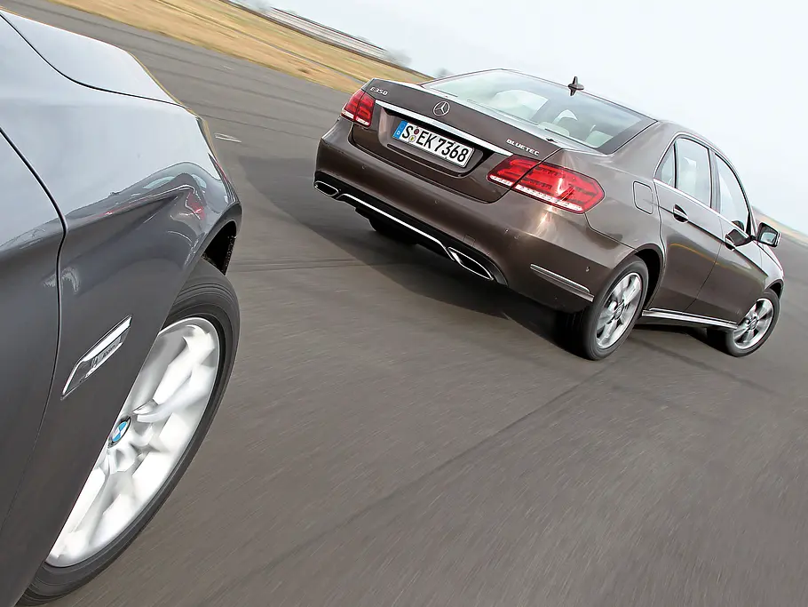 Bilder Mercedes E 350 BlueTEC Oberklasse-Limousinen Vergleich Fahraufnahme