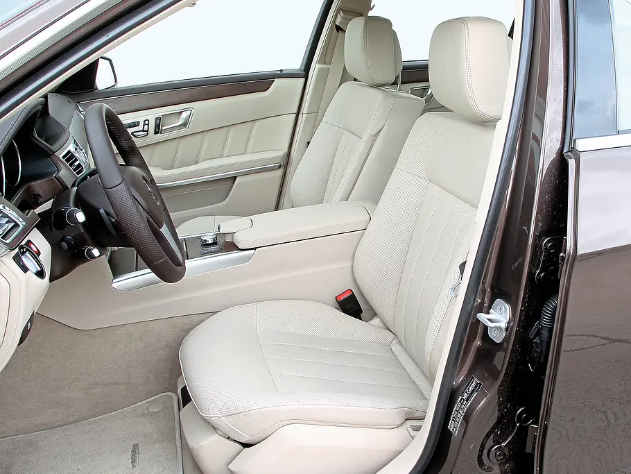 Bilder Mercedes E 350 BlueTEC Oberklasse-Limousinen Vergleich Innenraum