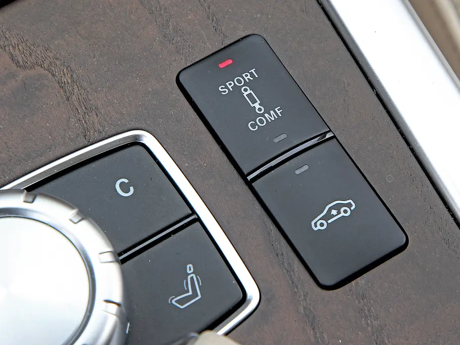 Bilder Mercedes E 350 BlueTEC Oberklasse-Limousinen Vergleich Elektronik