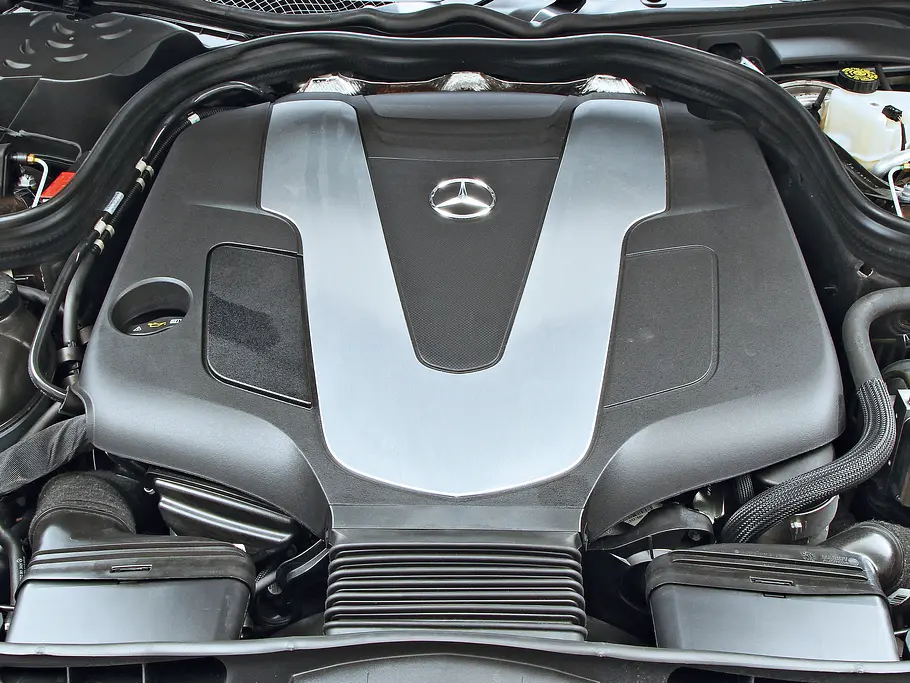Bilder Mercedes E-Klasse Exklusiv Limousinen-Vergleich Motor