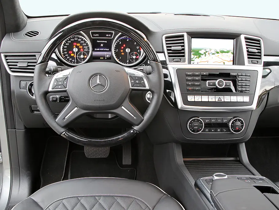 Bilder Mercedes ML 350 BlueTEC 4MATIC Oberklasse-SUV Cockpit