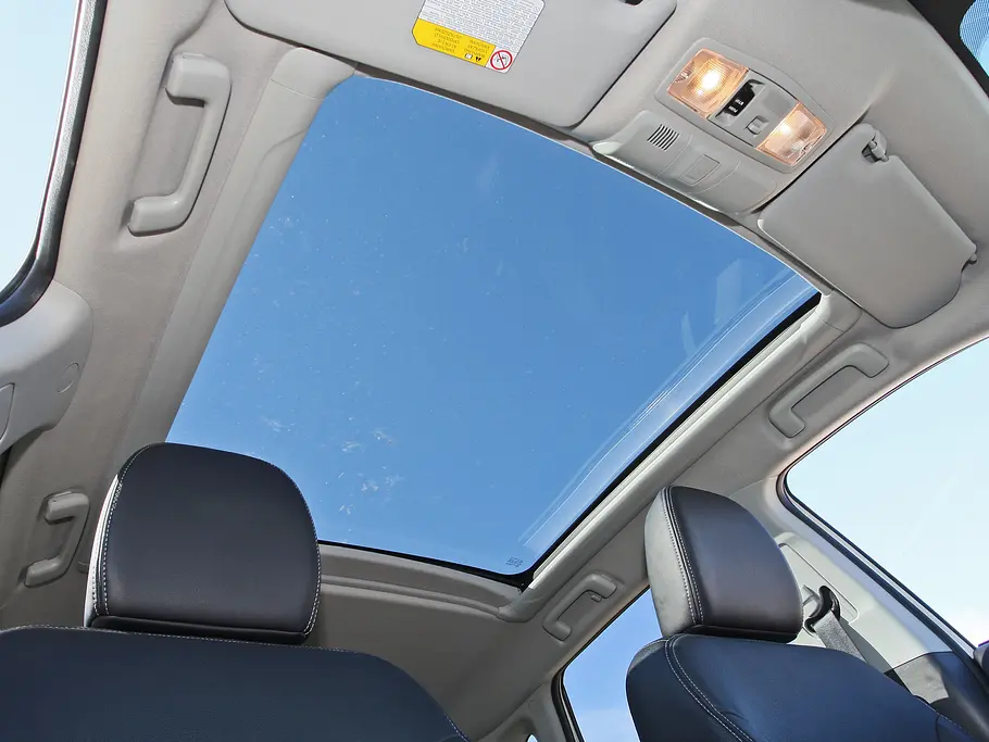 Mitsubishi ASX 1.8 DI-D 4WD Bilder Mitsubishi ASX 1.8 DI-D 4WD 2012 Kompakt SUV-Vergleich Glasdach