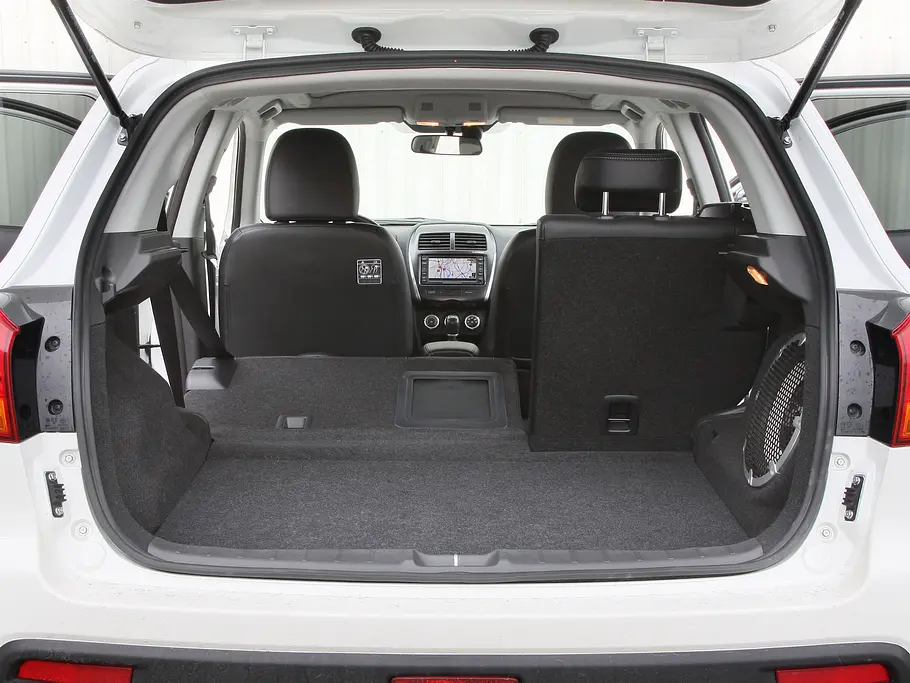Mitsubishi ASX 1.8 DI-D 4WD Bilder Mitsubishi ASX 1.8 DI-D 4WD 2012 Kompakt SUV-Vergleich Kofferraum