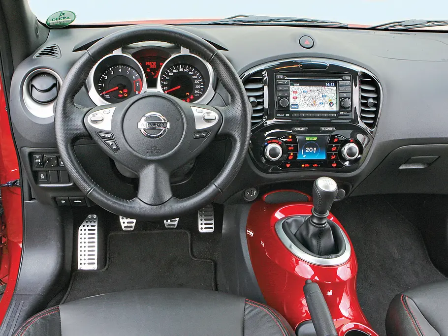 Bilder Nissan Juke 1.6 DIG-T 4x2 2013 Langzeit Test Cockpit