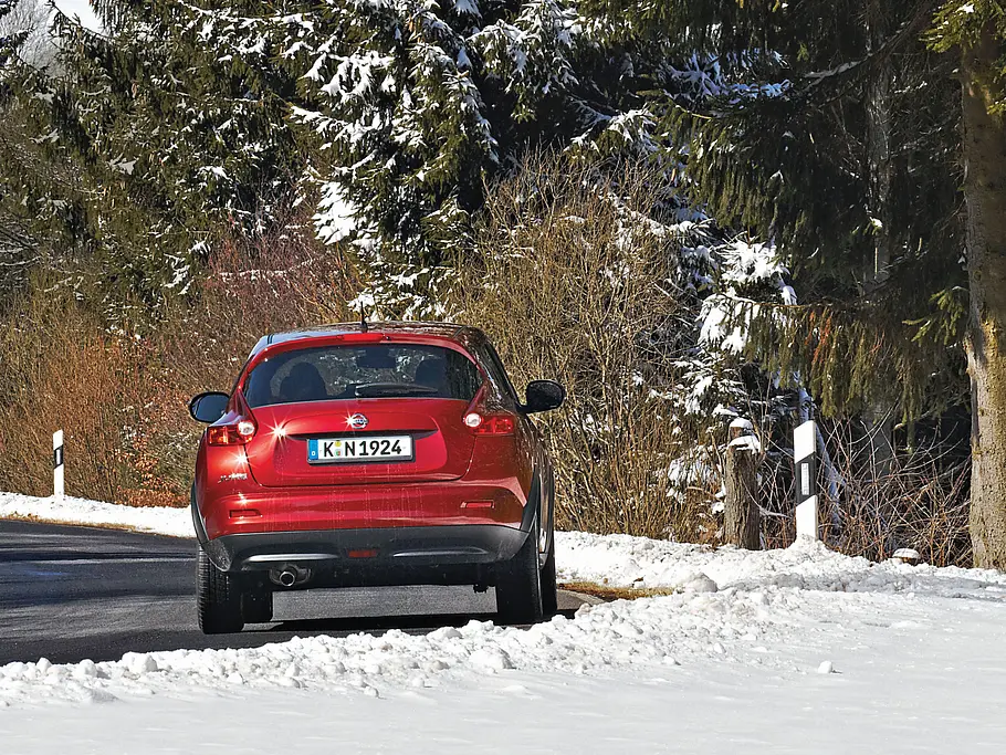 Bilder Nissan Juke 1.6 DIG-T 4x2 2013 Langzeit Test Fahrsicherheit ESP