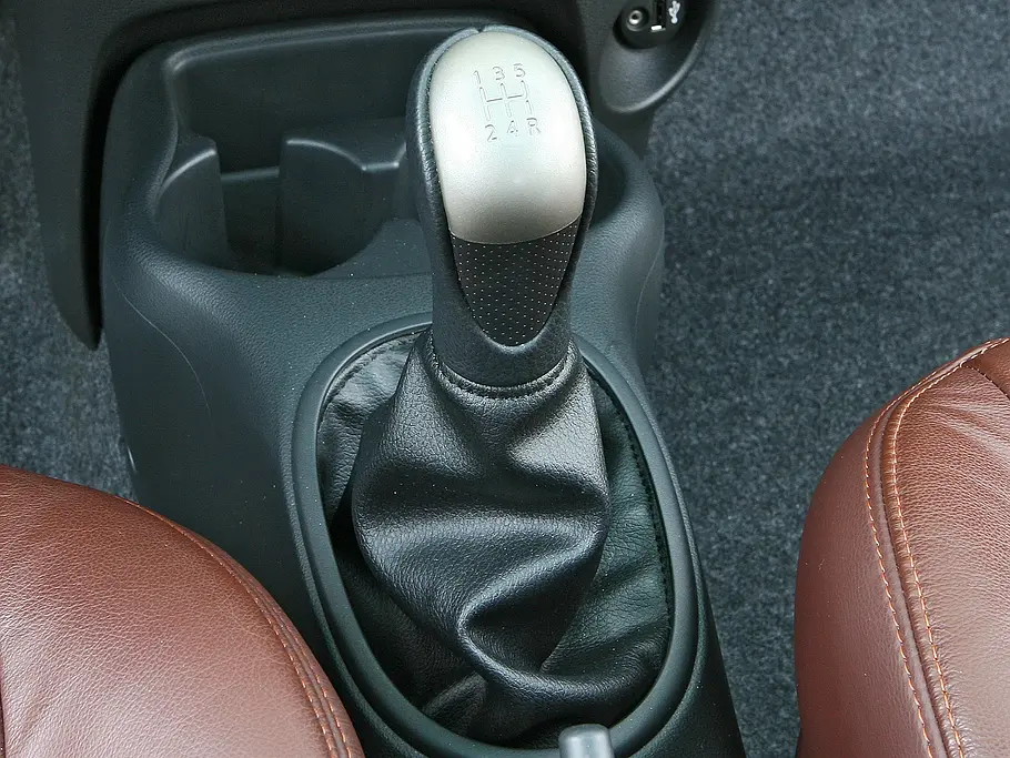 Nissan Micra 1.2 Bilder Nissan Micra 1.2 Schaltknüppel