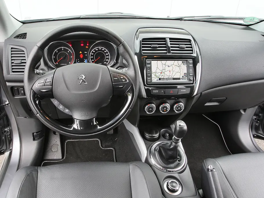 Peugeot 4008 HDi 150 Bilder Peugeot 4008 HDi 150 2012 Kompakt SUV-Vergleich Cockpit