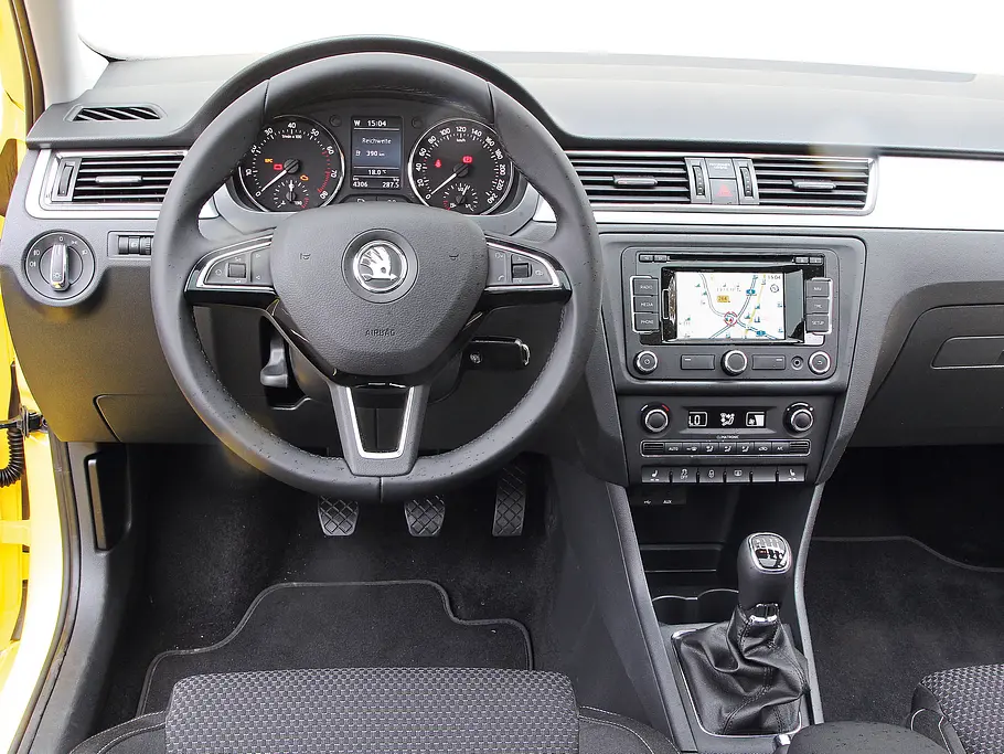 Bilder Skoda Rapid Spaceback 1.2 TSI Vergleichstest Kompaktklasse Cockpit