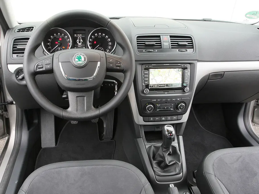 Skoda Yeti 2.0 TDI 4x4 Bilder Skoda Yeti 2.0 TDI 4x4 2012 Kompakt SUV-Vergleich Cockpit