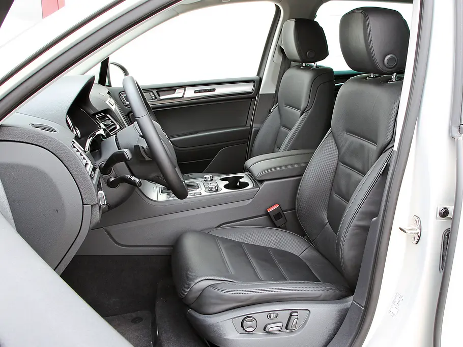 Bilder VW Touareg 3.0 TDI BMT 4MOTION Oberklasse-SUV Sportsitze
