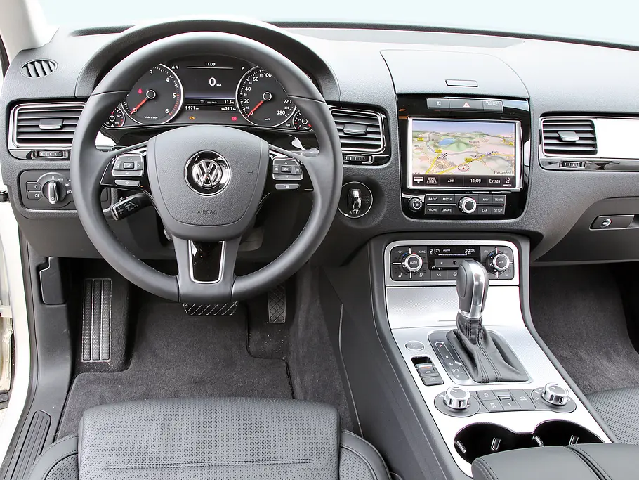 Bilder VW Touareg 3.0 TDI BMT 4MOTION Oberklasse-SUV Cockpit Verarbeitung Ablagen