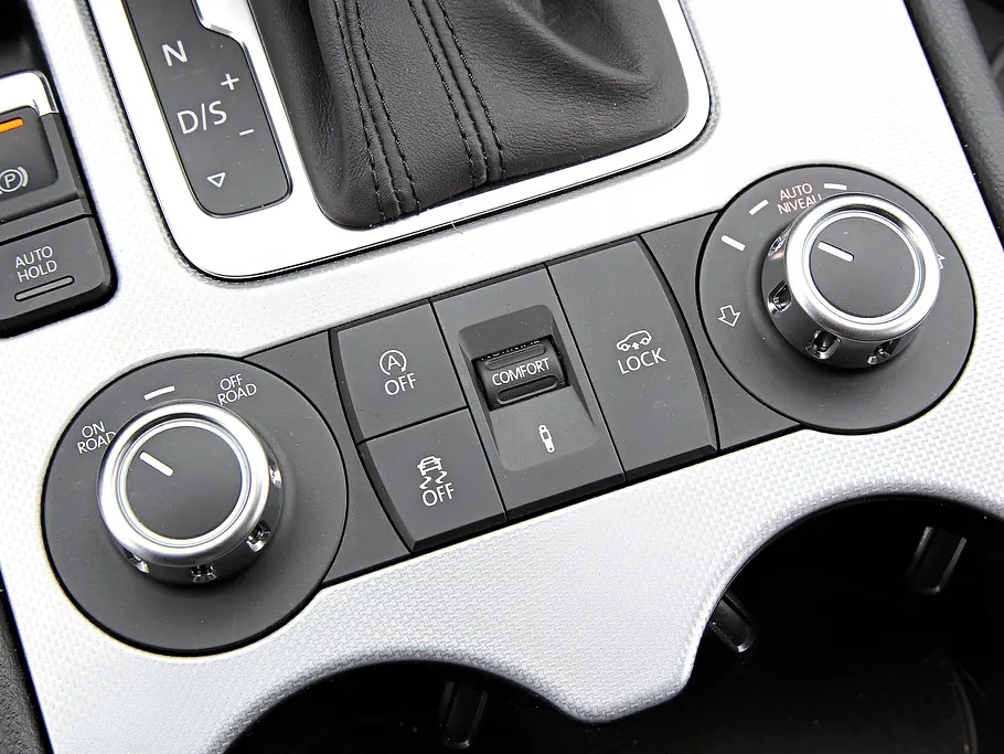 Bilder VW Touareg 3.0 TDI BMT 4MOTION Oberklasse-SUV Fahrwerk Luftfederung