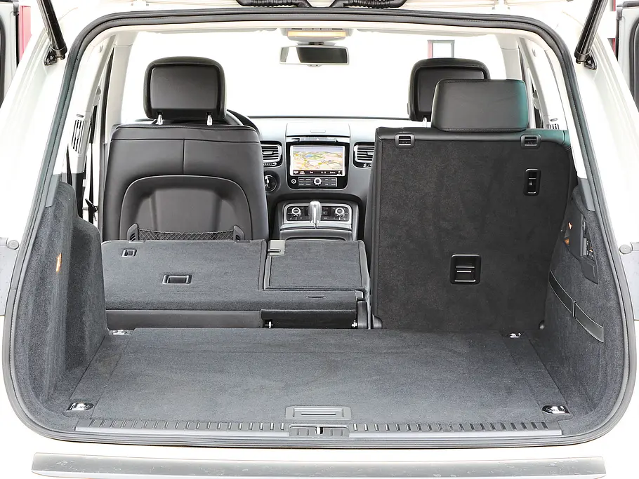 Bilder VW Touareg 3.0 TDI BMT 4MOTION Oberklasse-SUV Kofferraum