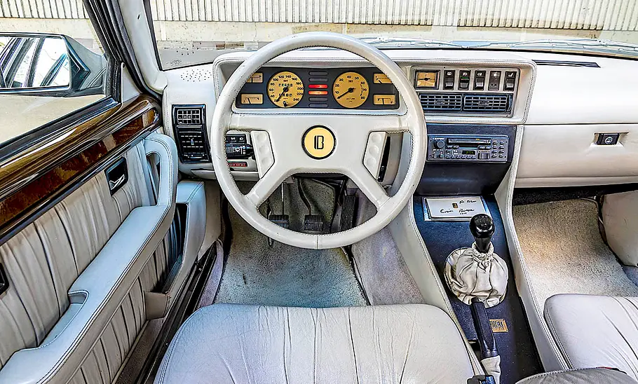 Das Cockpit des Bitter SC Sedan.