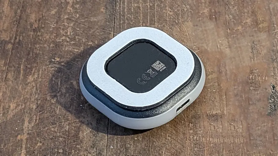 Rückseite des Blitzerwarners von Tomtom.