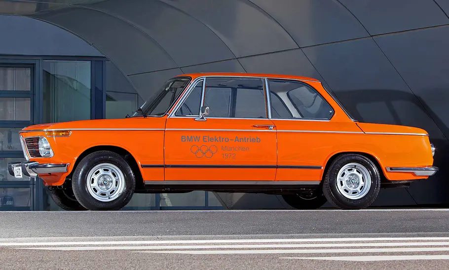 BMW 1602 Elektro Der BMW 1602 Elektro stehend seitlich