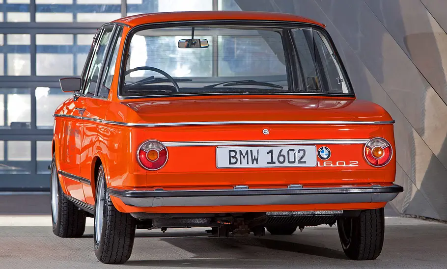 BMW 1602 Elektro Der BMW 1602 Elektro stehend von hinten