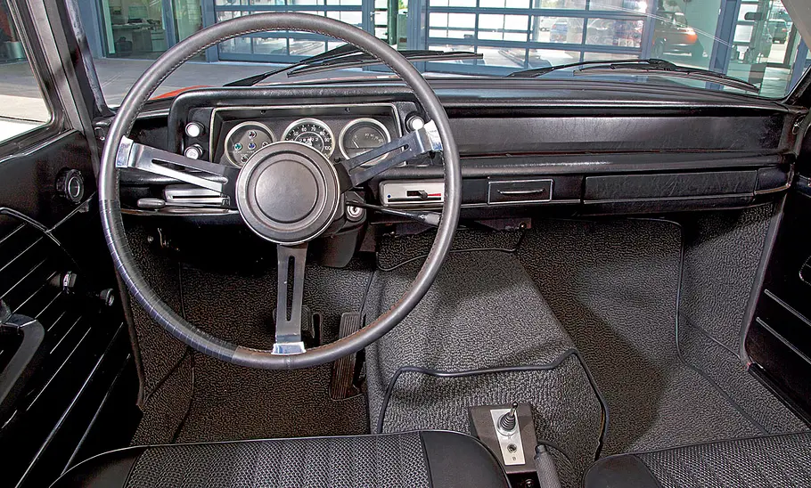 BMW 1602 Elektro Das Cockpit des BMW 1602 Elektro