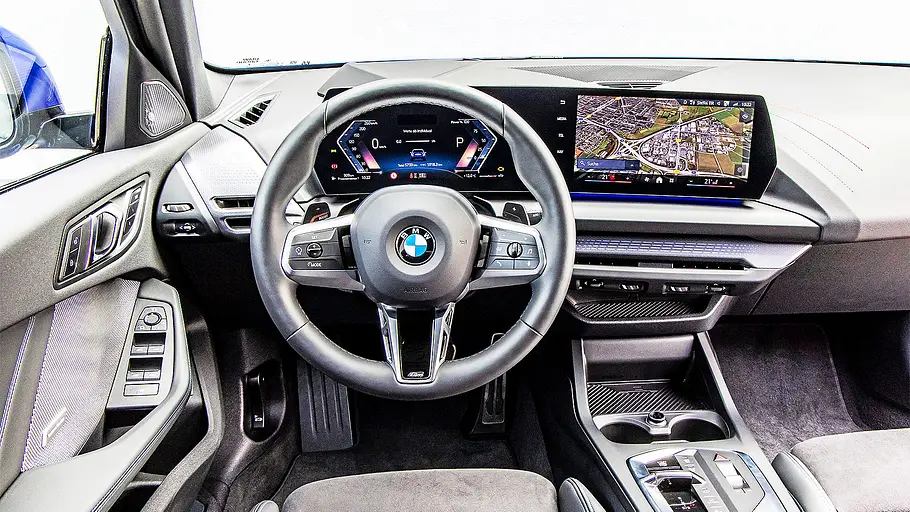 BMW 1er Blick auf die Armaturen im Innenraum des BMW 1er.