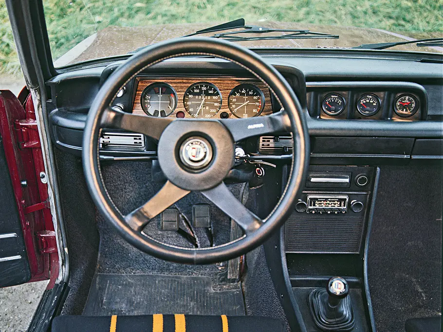 BMW 2002 Alpina Fahrbericht Bilder technische Daten Cockpit
