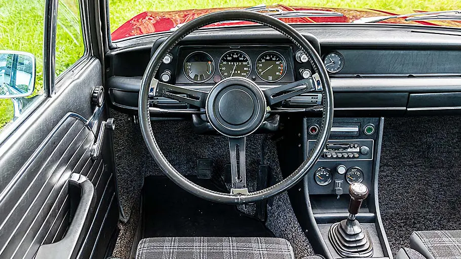 BMW 2002 tii Cockpit.