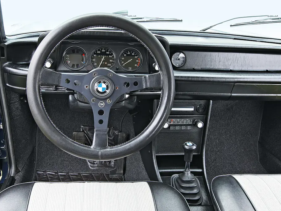 BMW 2002 tii Fahrbericht Bilder technische Daten Cockpit