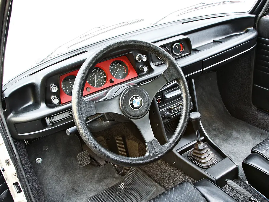 BMW 2002 turbo Fahrbericht Bilder technische Daten Cockpit