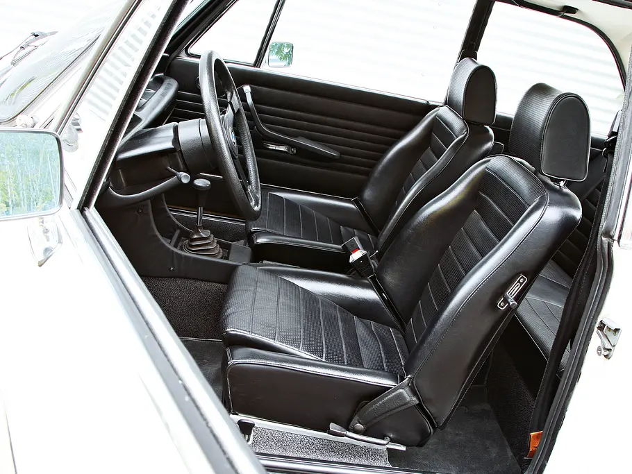BMW 2002 turbo Fahrbericht Bilder technische Daten Sitze