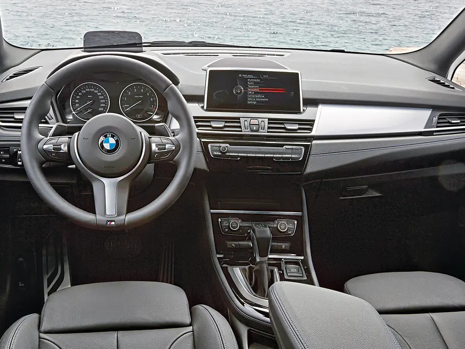 Fahrbericht: BMW 220i Gran Tourer BMW 220i Gran Tourer Fahrbericht Kompaktvan Cockpit