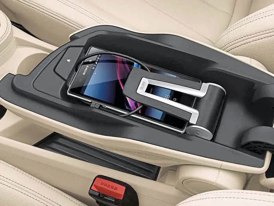 BMW 2er Active Tourer 2014 Kaufberatung Bilder Smartphone-Halterung