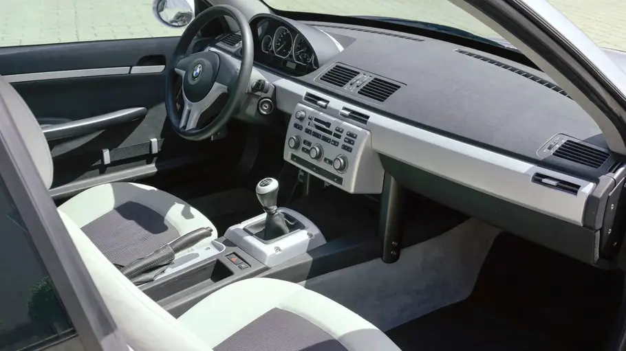Das Interieur des BMW 2K2.