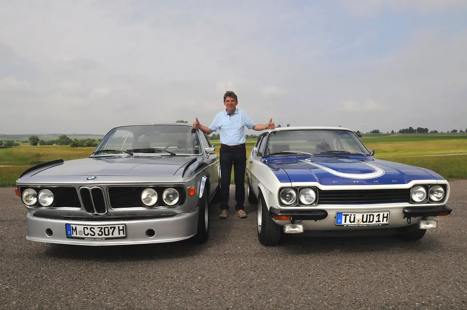 BMW 3.0 CSL/Roland Asch/Ford Capri RS 2600 statisch von vorne fotografiert. 