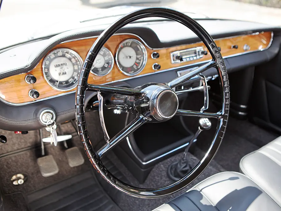 BMW 3200 CS Bertone: Reportage BMW 3200 CS Bertone Bilder technische Daten Oldtimer Reportage Cockpit
