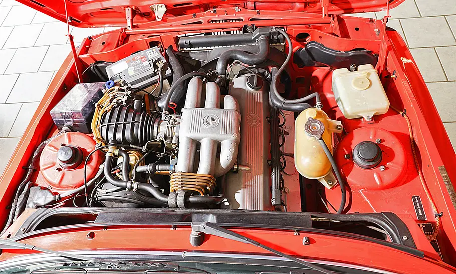 Der Motor des BMW 3er (E21)