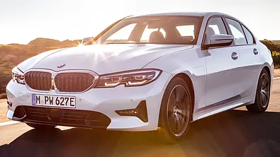 BMW 330e (2019): Motor - Foto: BMW