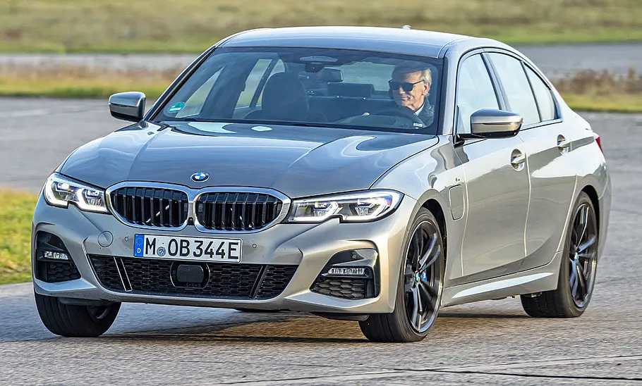 BMW 330e BMW 330e