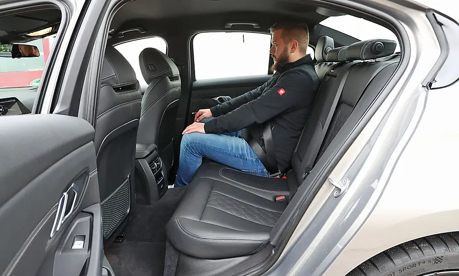 BMW 330e BMW 330e
