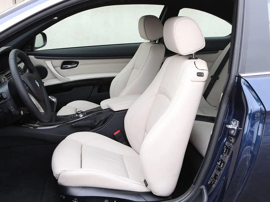 BMW 330i xDrive Coupé mit Bergabfahrhilfe