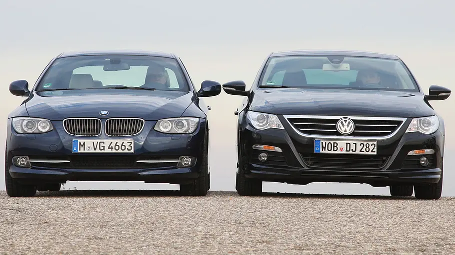 BMW 330i xDrive Coupé/VW Passat CC 3.6 V6 4Motion BMW 330i xDrive Coupé und VW Passat CC 3.6 V6 4Motion stehend von vorne