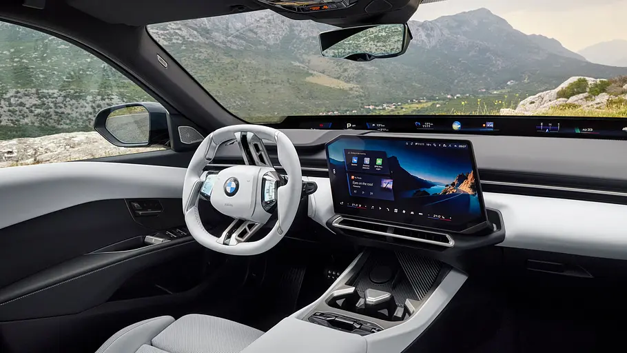 BMW 320 Cockpit Cockpit des BMW 320 mit weißen Sitzen