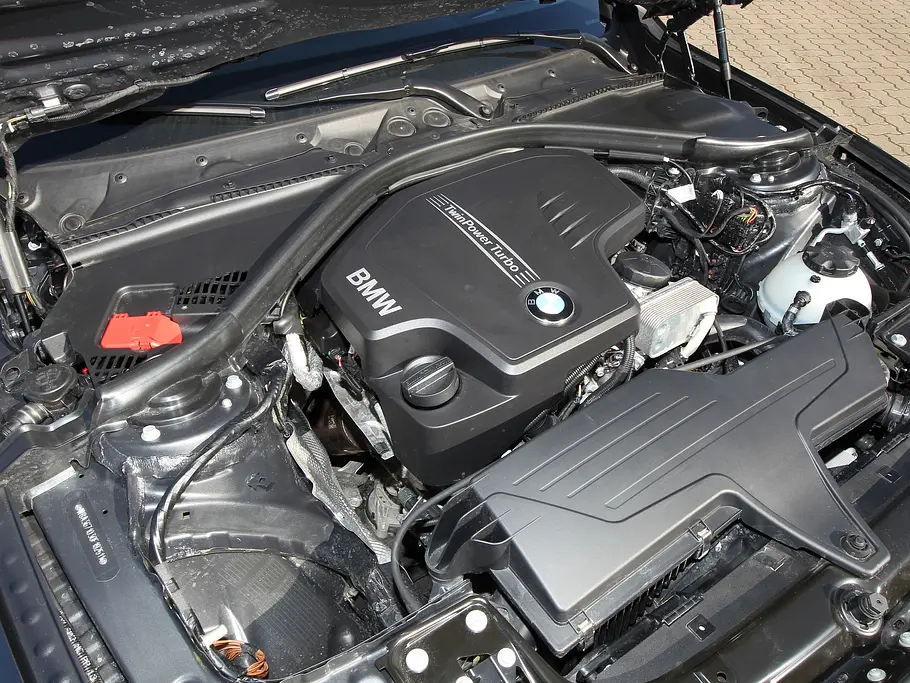 Test: BMW 320i Touring BMW 320i Touring 3er Kombi Test Motor