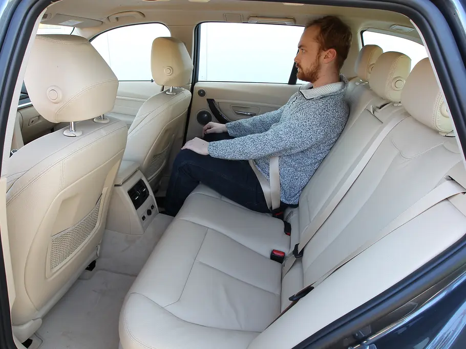 Test: BMW 320i Touring BMW 320i Touring 3er Kombi Test Fond
