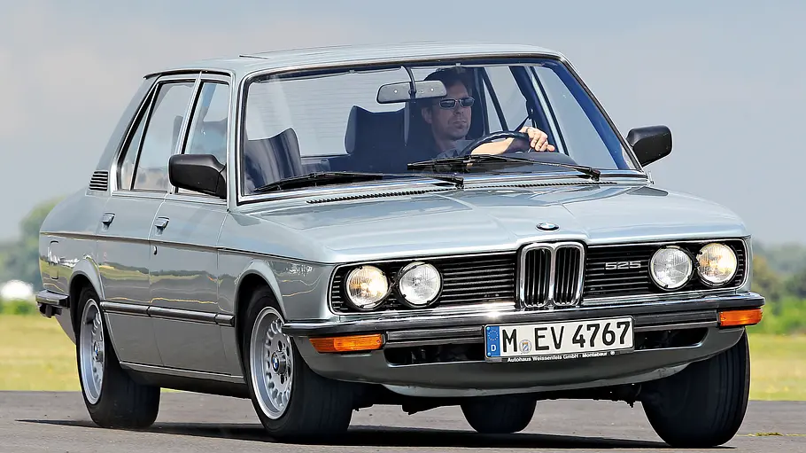 BMW 525 BMW 525 fahrend von vorne